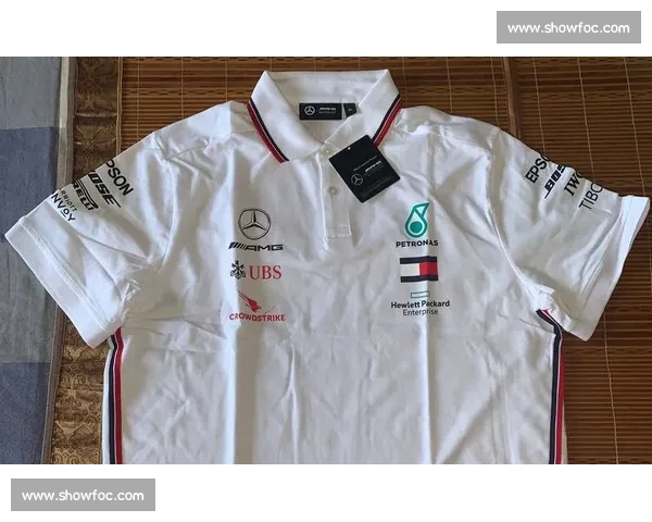 开箱 F1 车队比赛箱：10000 件装备藏多少惊喜？